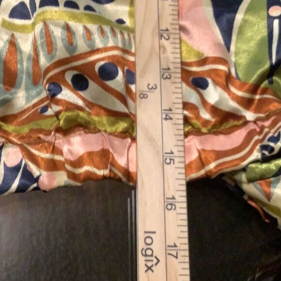 Truth Women’s large balloon puff sleeve hook/ loop closure tie front cropped top - Picture 9 of 16